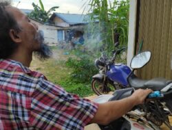 Kemenhub Resmi Rilis Larangan Merokok Saat Kendarai Sepeda Motor