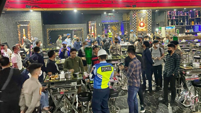 Polisi Razia 14 Tempat Hiburan Malam di Batam