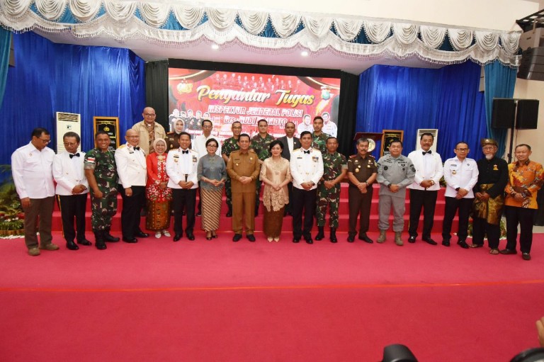 Wakapolda Kepri Serahkan Jabatannya ke Kapolda