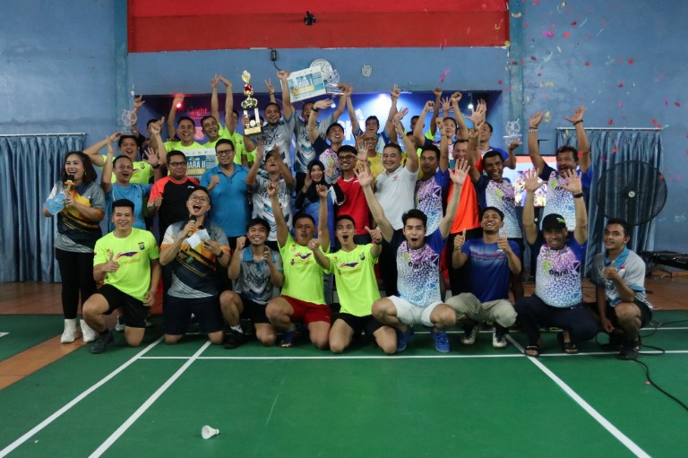 Turnamen Badminton Piala Dirut PLN Batam