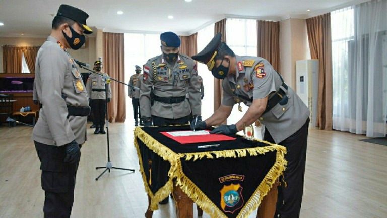 Wakapolda Kepri Serahkan Jabatannya