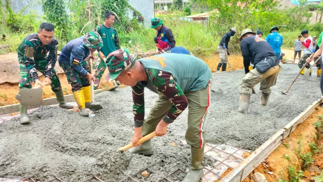 Warga Kavling Seraya