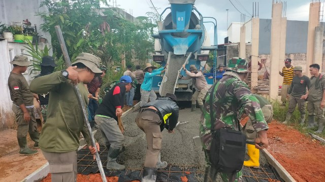 Warga Kavling Seraya