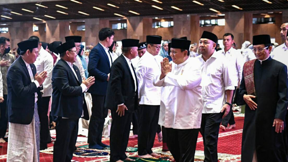 Prabowo Tunaikan Salat Id