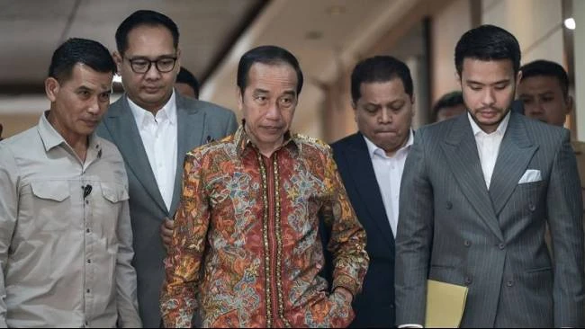 Roy Suryo dkk
