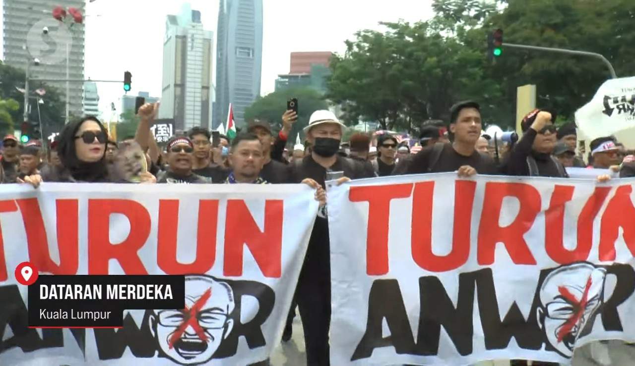 Anwar Ibrahim Mundur