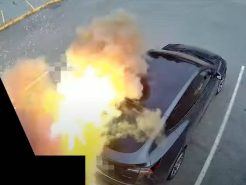 Mobil Tesla Meledak